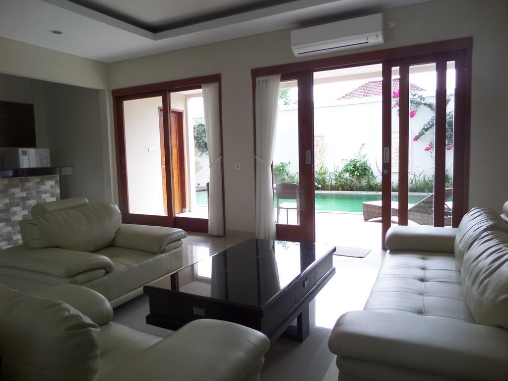 Royal Majesty Villas Kuta  Exterior photo